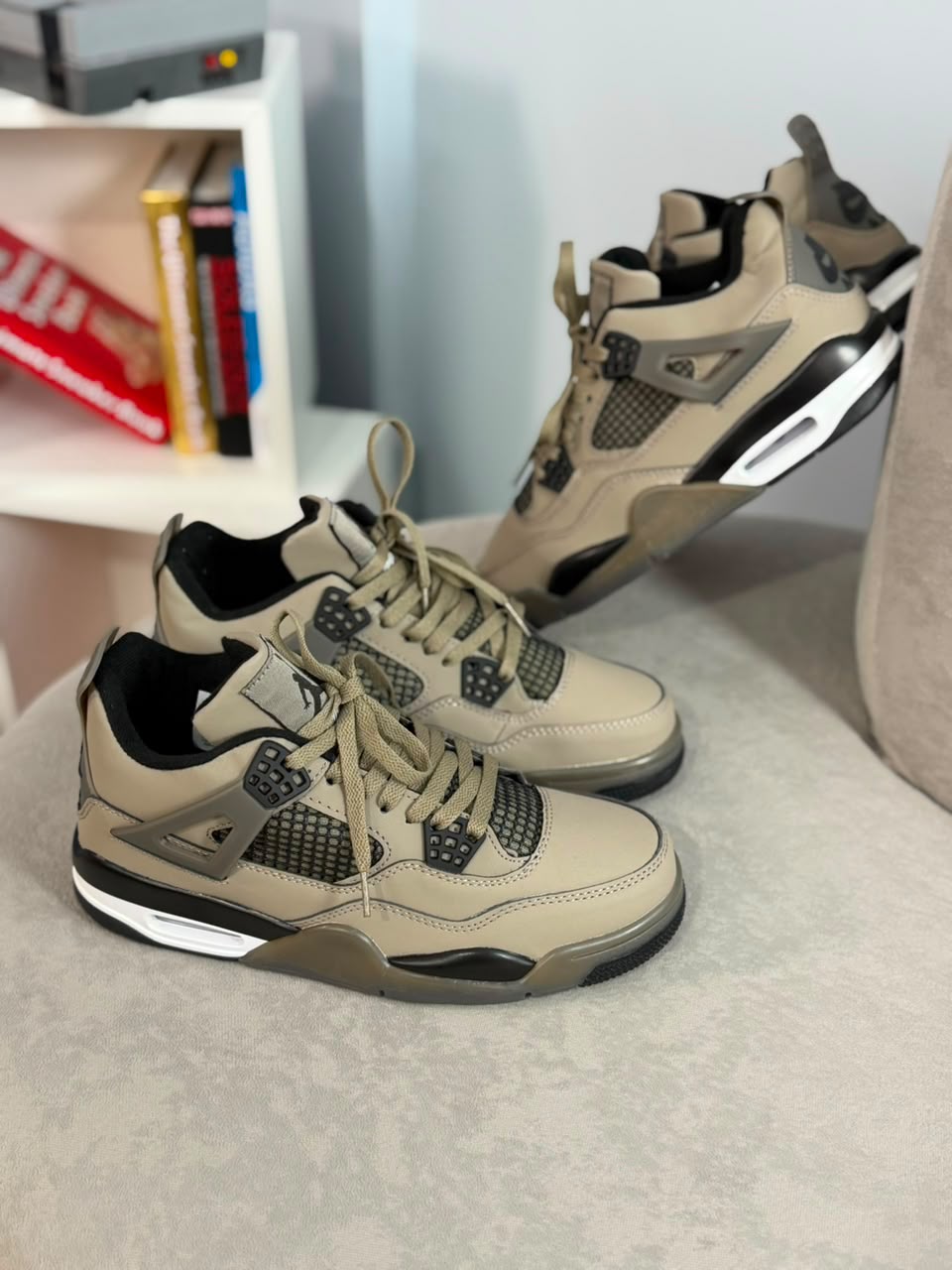 Jordan 4 Retro Caqui/Negro